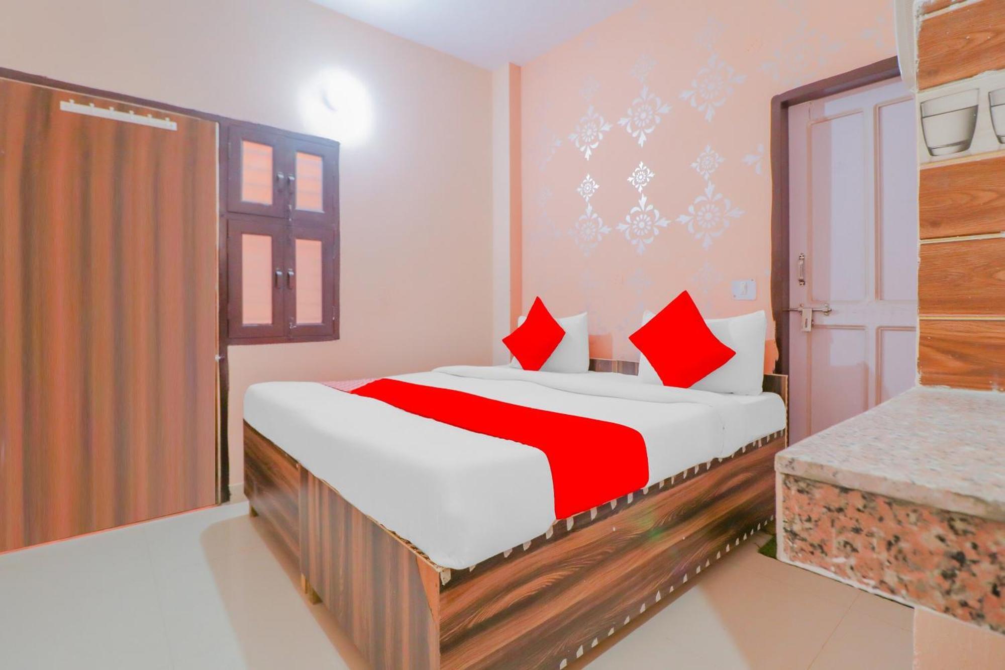 Hotel O Bhardwaj Guest House Garhi Harsaru Exterior foto