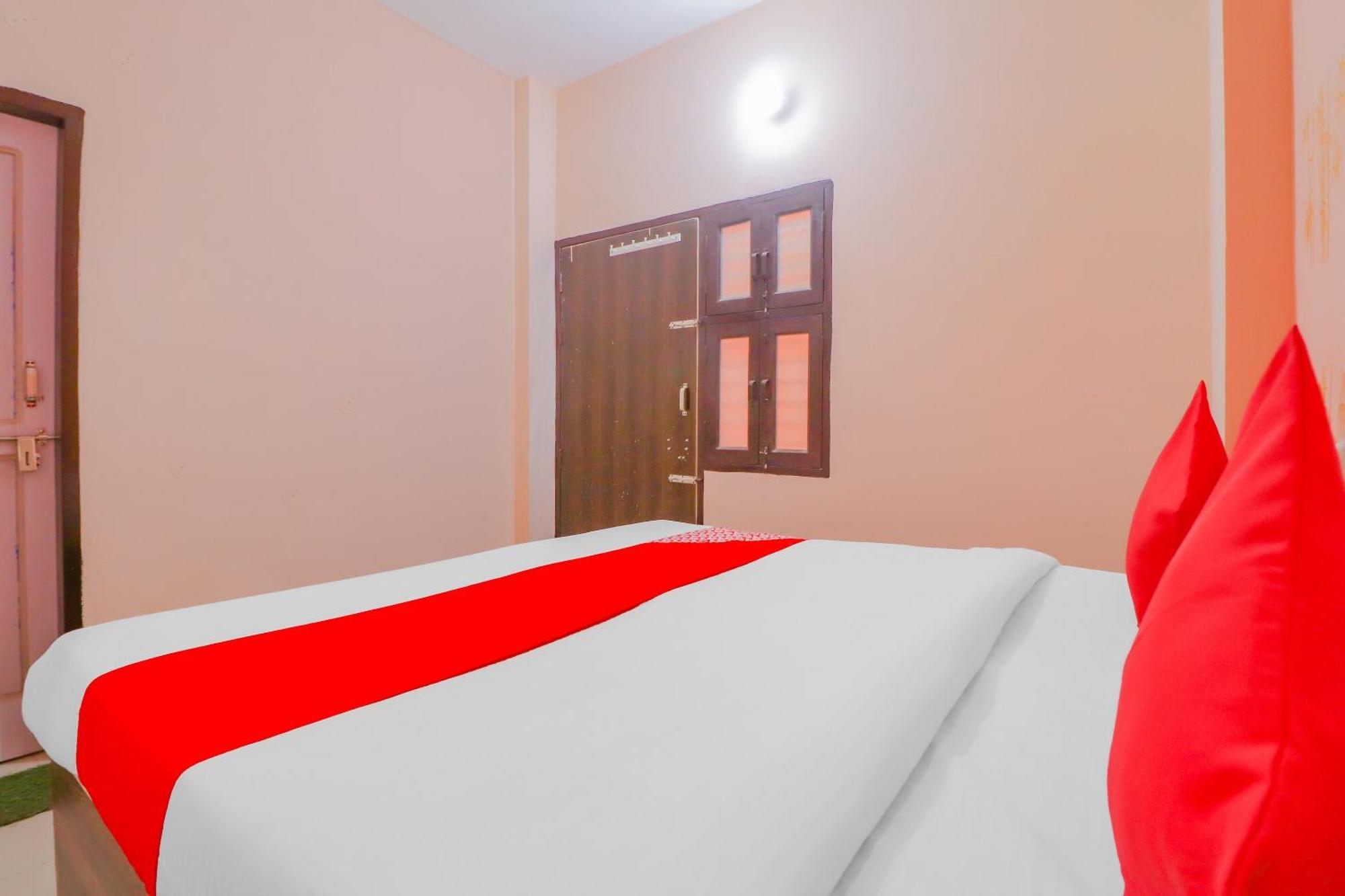 Hotel O Bhardwaj Guest House Garhi Harsaru Exterior foto